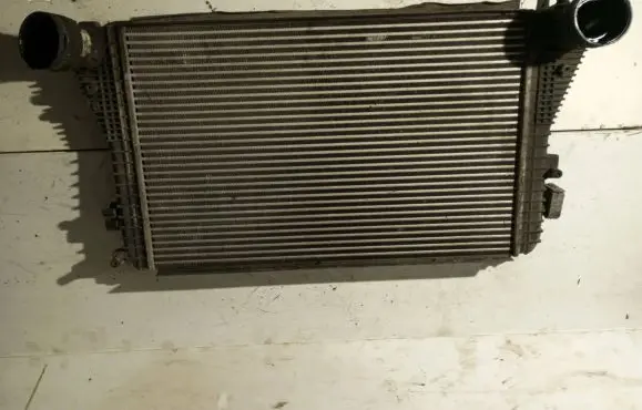 Volkswagen PASSAT B7 Intercooler radiator 1K0145803