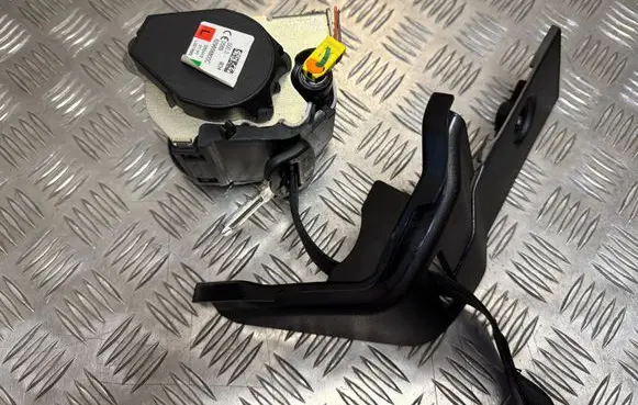 Jaguar XE Rear seatbelt 629858800C