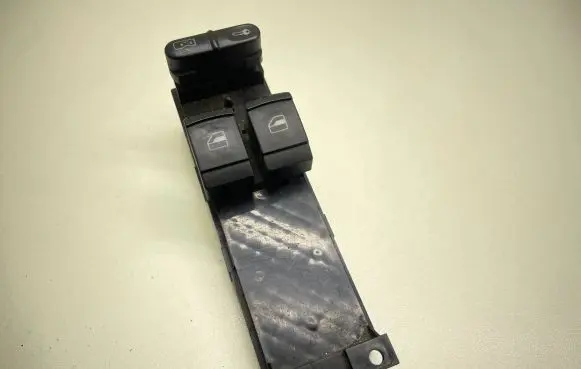 Volkswagen PASSAT B5 Electric window control switch 1J3959857B 03755130