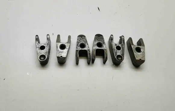 Chrysler 300 - 300C Fuel Injector clamp holder 