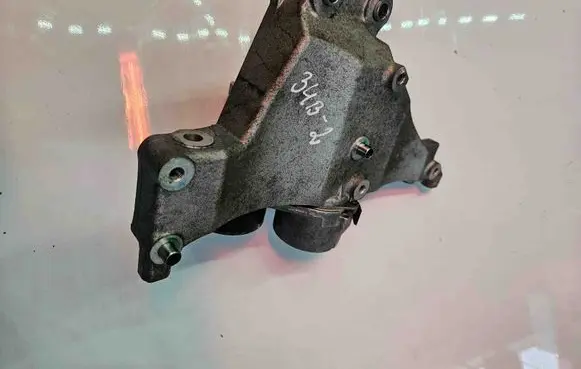 Jeep Renegade Generator/alternator bracket C010