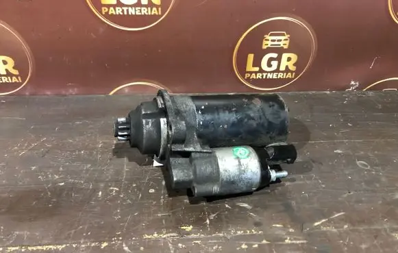 Volkswagen Golf V Starter motor 1005831311