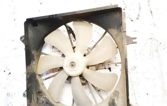 Suzuki SX4 Radiator cooling fan shroud