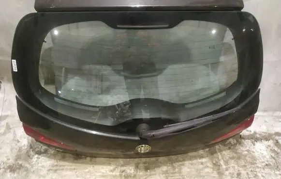 Alfa Romeo 147 Tailgate/trunk/boot lid JUODAS