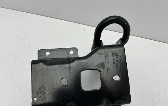 Rear bumper mounting bracket