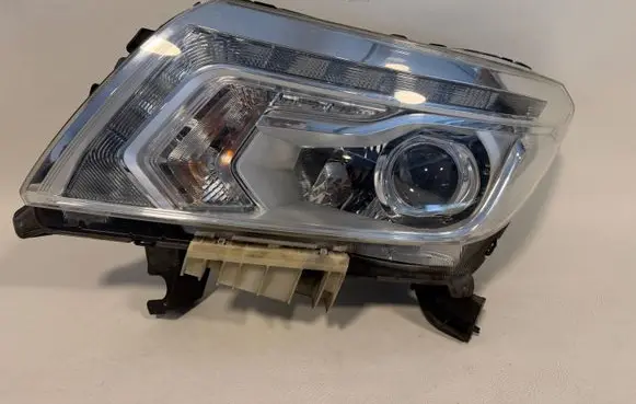 Nissan Navara D23 Headlight/headlamp NP300XENON