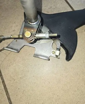 Mitsubishi Grandis Hand brake release handle 