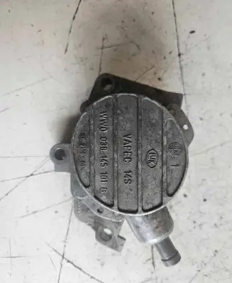 Volkswagen Golf IV Vacuum pump WW0038145101B