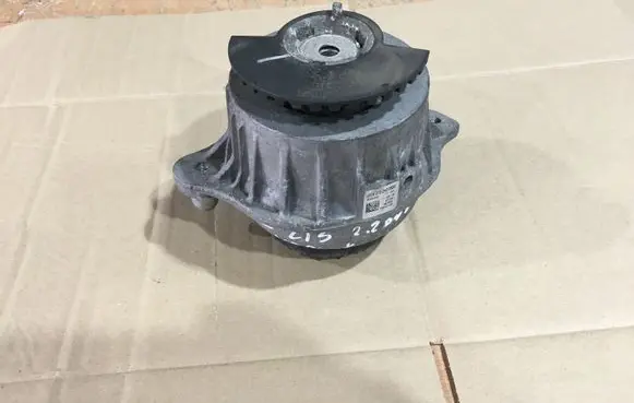 Mercedes-Benz E W213 Engine mount bracket A2132400500 ZGS002