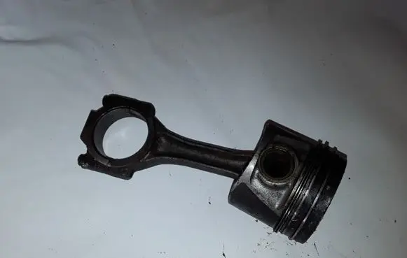 Skoda Fabia Mk1 (6Y) Piston with connecting rod 038J