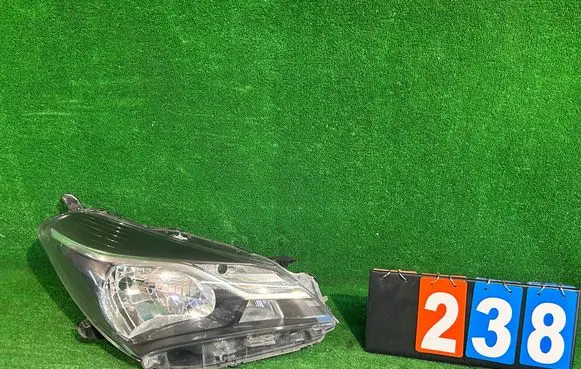 Toyota Yaris Headlight/headlamp