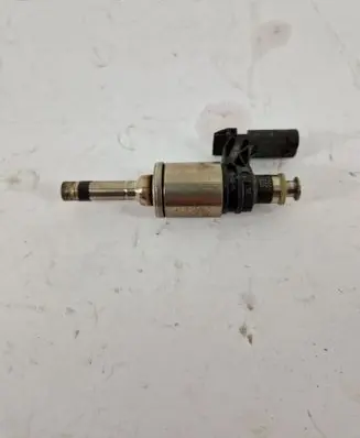 Volkswagen PASSAT B8 Fuel injector 04E906036Q