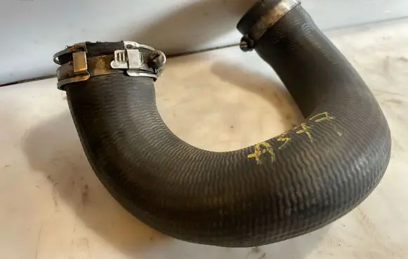 Intercooler hose/pipe