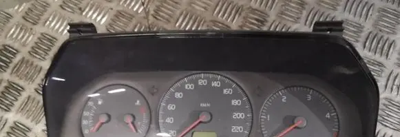 Volvo S70 V70 V70 XC Speedometer (instrument cluster) 9168144