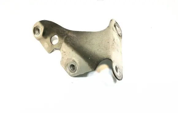 Audi Q7 4L Fender mounting bracket 4L0821135 82121A