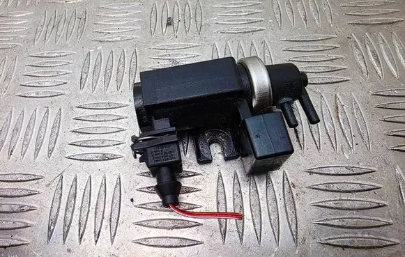 BMW X5 E53 Turbo solenoid valve 2247906 72279600