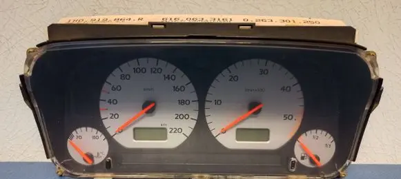 Volkswagen Golf III Speedometer (instrument cluster) 1H0919864R 6160633161 0263301250