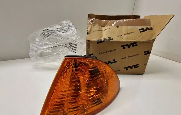BMW 3 E46 Front indicator light 6902765