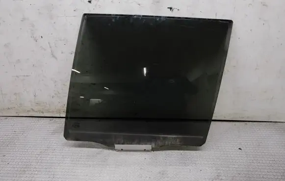 Volvo XC90 Rear door window glass