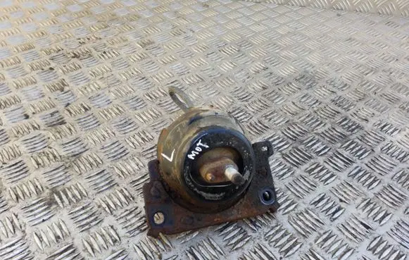 Toyota Land Cruiser (J120) Engine mount bracket