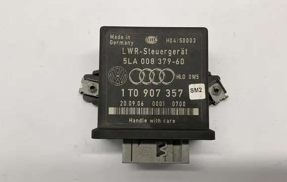 Volkswagen Golf IV Light module LCM 5LA00837960 1T0907357