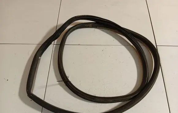 Volkswagen Golf IV Rubber seal rear door 