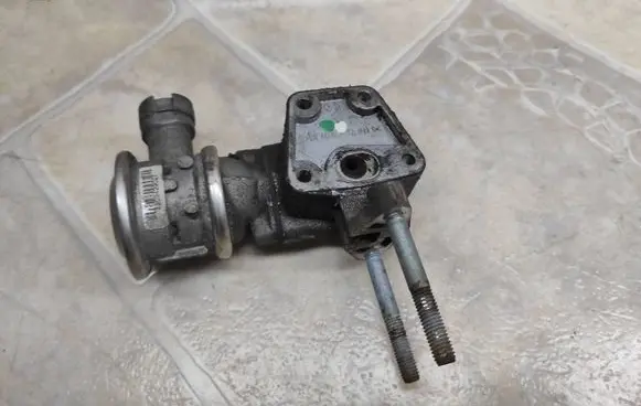 Volkswagen Caddy EGR valve 72277806 06a131351b