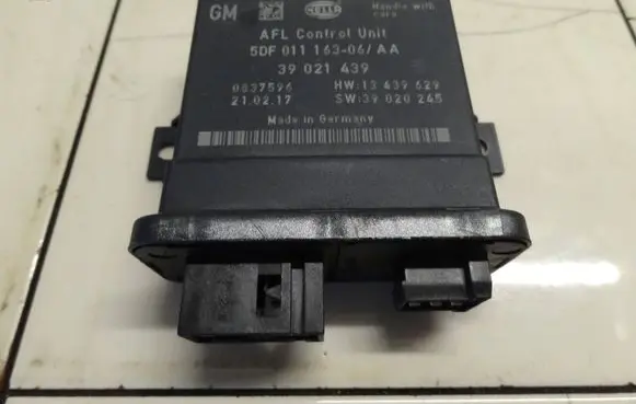 Opel Insignia A Xenon control unit/module 13439629 39021439