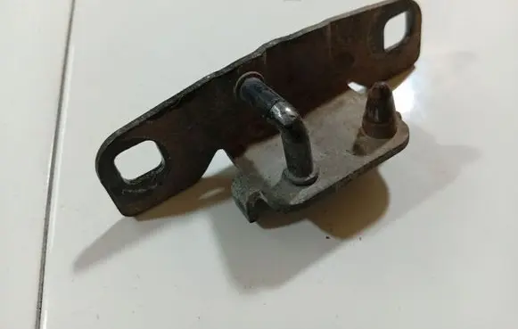 Audi A6 S6 C4 4A Rear door lock loop/hook striker 4A9827517B