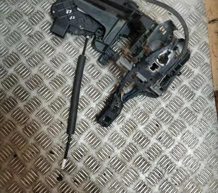 Jaguar XF X250 Front door lock 8X23203A28AD