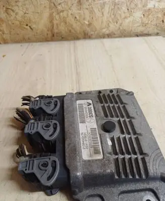 Renault Megane II Engine control unit/module 215840297A 8200283924 8200242405