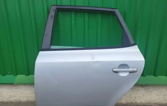 KIA Ceed Rear door