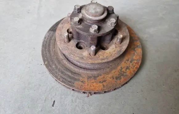 Mitsubishi L200 Front wheel hub spindle knuckle