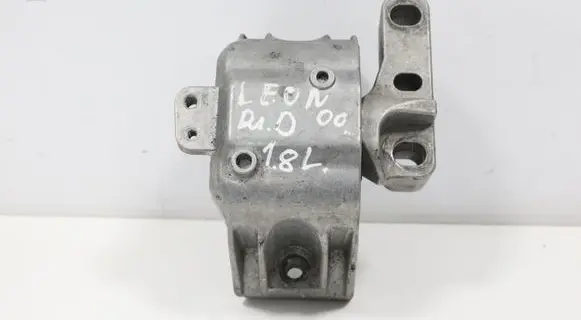Seat Leon (1M) Engine mount bracket