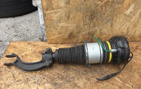Porsche Macan (95B) Air suspension front shock absorber 95B616039