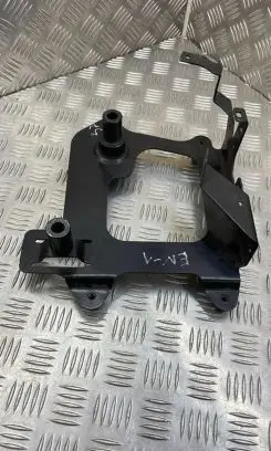 Jaguar F-Pace Intercooler pipe mounting bracket GX736K767AD