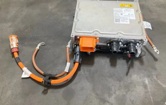 Voltage converter inverter