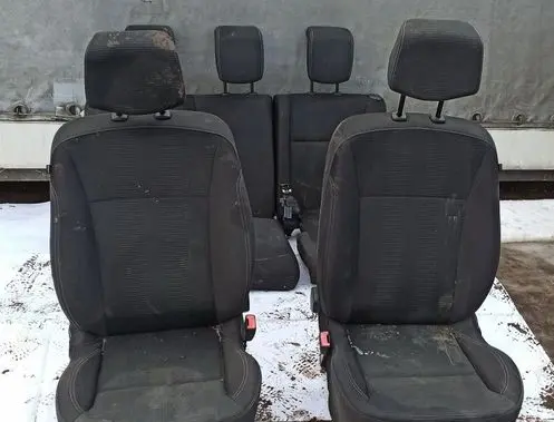 Renault Clio III Seat set Juoda