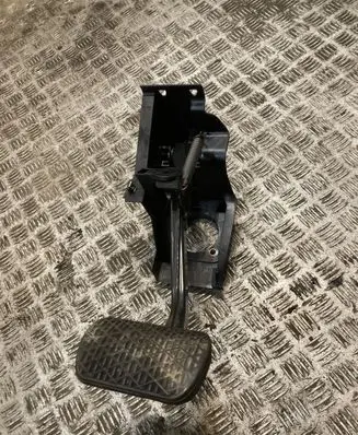 Mercedes-Benz C W203 Brake pedal 2032900401 A2032900401