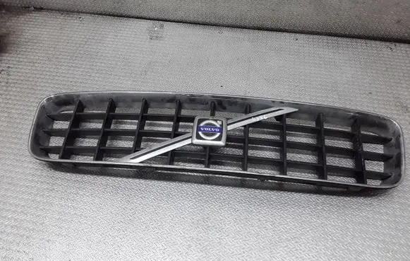 Volvo XC90 Front bumper upper radiator grill 8620641