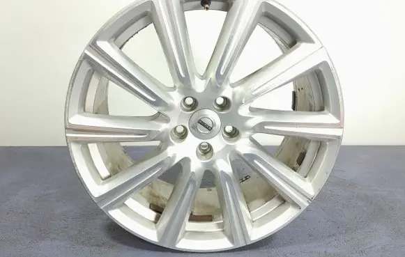 R18 alloy rim