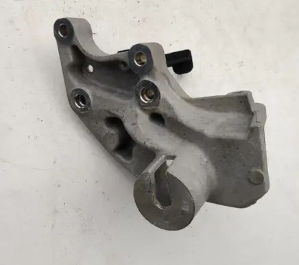 Peugeot 407 Engine mounting bracket 9654603780