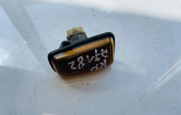 Citroen Xsara Front fender indicator light