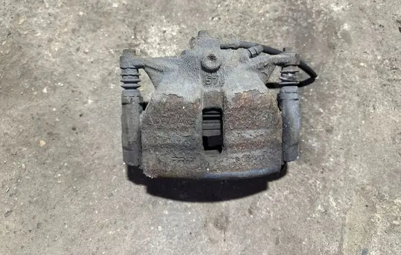 Volkswagen Golf VII Front brake caliper
