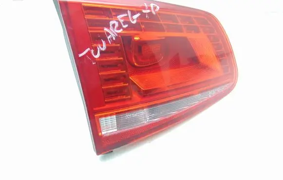 Volkswagen Touareg II Tailgate rear/tail lights 7P6945307