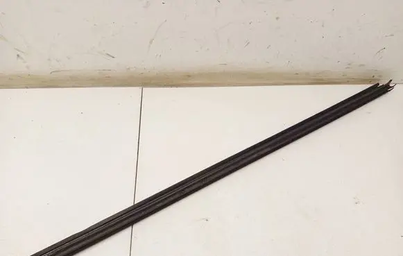 Mercedes-Benz E W211 Front door glass trim molding A211725