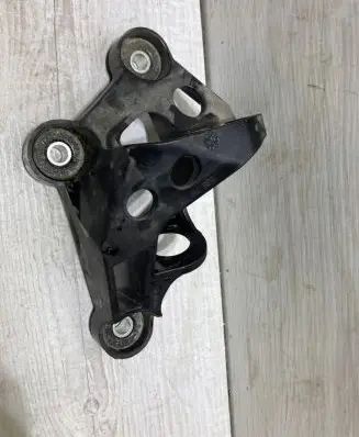Skoda Rapid (NH) Gear shift cable bracket 6Q0711789F