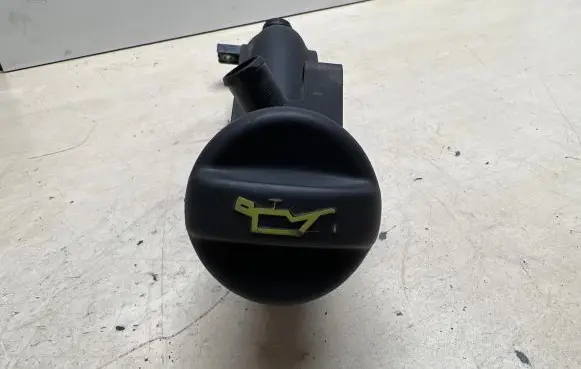 Peugeot 407 Oil fill pipe 9654733980 PA6GF35