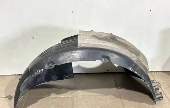 Front wheel arch liner splash guards