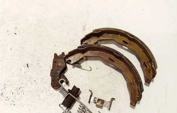 Mercedes-Benz C AMG W204 Handbrake/parking brake pads 90r03b01108